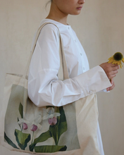 Load image into Gallery viewer, Floral Tote Bag
